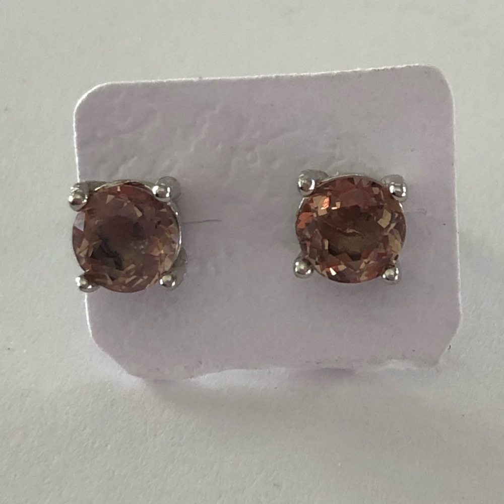 925 Silver , color changing stones green / beige stunning post earrings